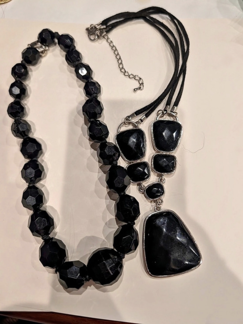 Black Beaded Pendant Necklace Set